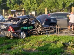 В Мелитополе в ДТП попал таксист: есть пострадавшие (ФОТО-ВИДЕО)