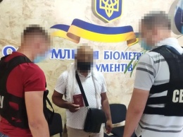 В розыске за терроризм: СБУ задержала скрывающегося в Украине иностранца