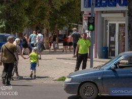 В Каменском на майдане Героев начали работать светофоры