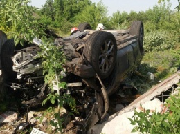 В Запорожской области иномарка влетела в бетонную плиту - есть пострадавшие