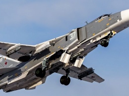 Су-24 выпустил бомбы по курсу британского эсминца, нарушившего границу России в Черном море
