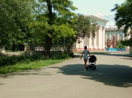 В Днепре проверили доступность парков для людей с инвалидностью и мамочек с колясками