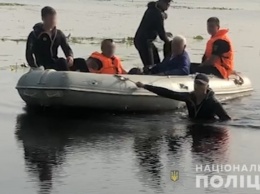 Полицейские Киевщины разыскали пропавшего рыбака, которого унесло в море более чем на 10 километров