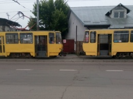 Из-за урагана во Львове остановился электротранспорт: водители трамваев ночевали в кабинах