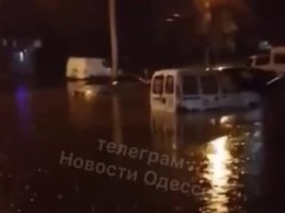 Улицы Одессы ушли под воду после грозы