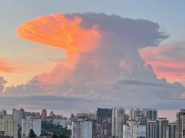 "Ядерный гриб": киевлян напугало необычное облако