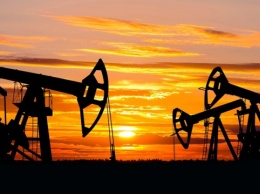 Нефть дешевеет из-за новой вспышки COVID-19