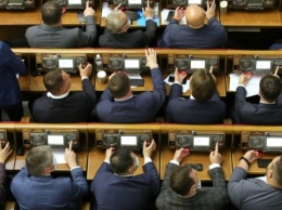 Тюрьма за ложь в декларациях: Рада приняла закон с предложениями Зеленского