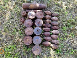 29 взрывоопасных предметов: в Криворожском районе поисковики нашли арсенал боеприпасов