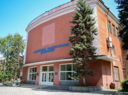 В запорожском Соцгороде сохранилось здание единственной в Украине школы-гиганта - фото