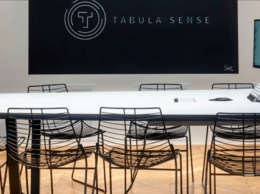 Samsung, Tabula Sense и Jabra представили hi-tech стол для онлайн-переговоров