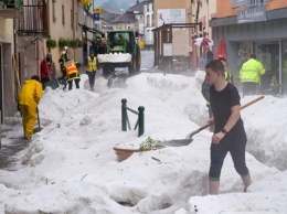 Во Франции выпало 60 сантиметров града