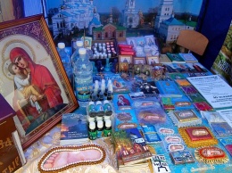 Одесский монастырь устроил выставку икон, матрешек и павловопосадских платков