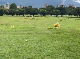 Без оградок и венков: заммэра Днепра показал, как выглядят кладбища в Колумбии
