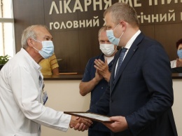 В Днепре 4 сотрудника больницы Мечникова получили звание заслуженного врача Украины