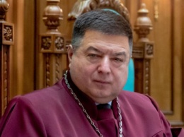 Тупицкий через суд потребовал от КСУ выплатить ему почти миллион