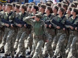 Украинкам приказали маршировать на параде ко Дню независимости на каблуках