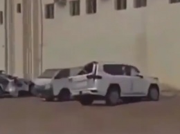 Новые Toyota Land Cruiser 300 разбили во время транспортировки: видео