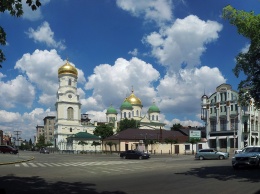 Будет много полиции: в Днепре завтра перекроют Троицкую площадь