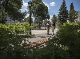 В Киеве обновили сквер возле Михайловской площади: как он теперь выглядит