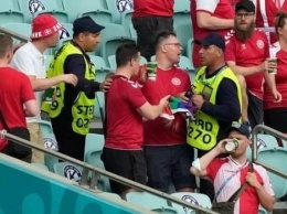 На стадионе в Баку у болельщиков сборной Дании отобрали радужный флаг
