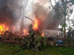 В аварии самолета на Филиппинах погибли по меньшей мере 17 человек, уже спасли 40