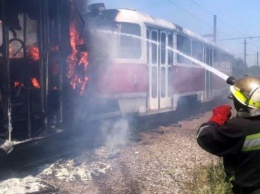 В центре Днепра загорелся трамвай (ВИДЕО)