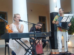 Оля Пулатова дала концерт в Одесском ботаническом саду
