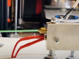 Самодельный робот превращает пластиковые бутылки в нить