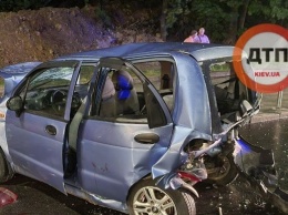 В Киеве Subaru протаранил три авто при оформлении ДТП
