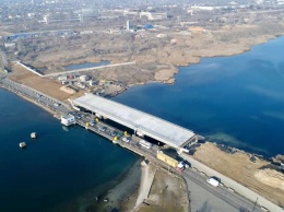 Строительство невезучего моста из Одессы в Ильичевск снова остановили: под сооружением «поплыл» грунт
