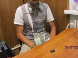 На Харьковщине мужчина в своей бороде пытался провезти наркотики через границу с РФ, - ФОТО