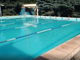 Дешевый открытый бассейн на левом берегу Днепра: где находится и сколько стоит (ФОТО)