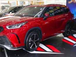 Toyota начала прием заказов на новый кроссовер Crown Kluger