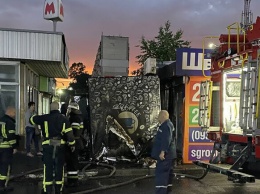Принадлежали одному владельцу: в Харькове за ночь сожгли четыре киоска