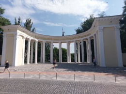 Разрушенная лестница и шахматная площадка: как сейчас выглядит парк Шевченко в Днепре (ФОТО)