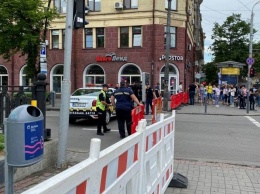 В Днепре полиция и муниципалы перекрыли проспект Яворницкого