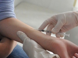 Минздрав инициирует расследование после сообщений о продаже вакцины в частной больнице
