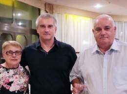 Аксенов поздравил крымчан с Днем семьи, любви и верности
