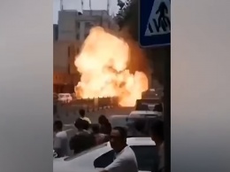 Toyota Camry взорвалась прямо на ходу и превратилась в огненный шар (видео)