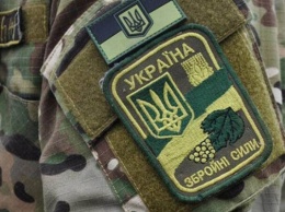 За минувшие сутки на Донбассе погиб один украинский боец, еще один ранен