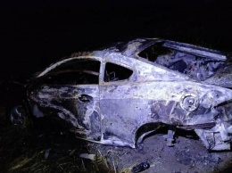 На Харьковщине во время обгона автомобиль «Hyundai» перевернулся и загорелся: водитель попала в больницу, - ФОТО