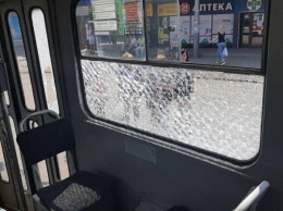 В Харькове неизвестные разгромили трамвай: полиция опровергает факт обстрела, - ФОТО