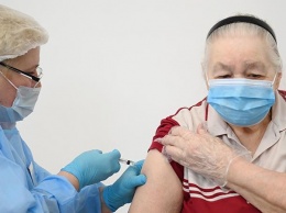 Благодаря вакцинации в московских домах престарелых за полгода не выявлено ни одного заражения COVID