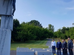 Украинские дипломаты в Варшаве почтили память жертв Волынской трагедии