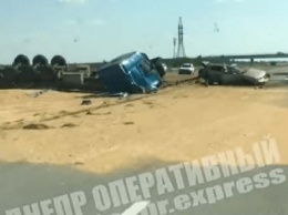 Два авто «всмятку»: на трассе Днепр-Харьков произошло масштабное ДТП (ВИДЕО)