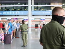 В Варшаве не пустили на самолет эстонского посла без маски - вызывали охрану
