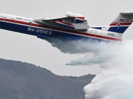 Российский самолет-амфибия потушил пожар в Греции