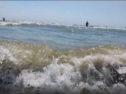 Украинцев призывают не купаться: какие пляжи самые грязные и несут опасность для здоровья