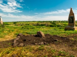 ​Каменная стела эпохи бронзы, липниная посуда и кости животных: нашли археологи в поселке Токовское